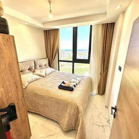 Sea View, Huge Swimming Pool Apartamento